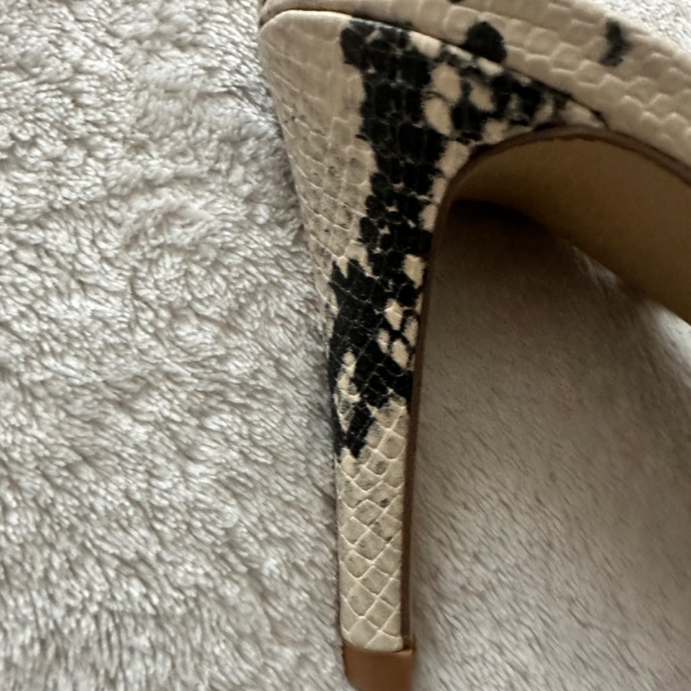 Brand new Steve Madden snake skin print sandals - Picture 5 of 5